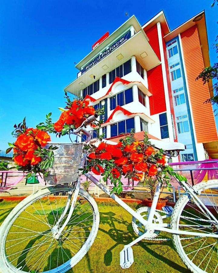 Royal Palace Hotel Guwahati Exterior foto